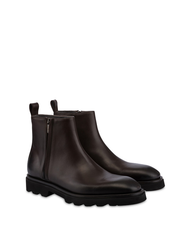 Cambridge Chelsea boots in Calfskin Photo 2