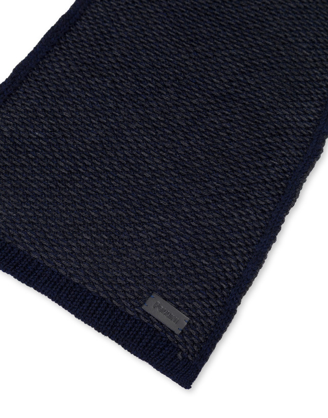 Wollschal mit kontrastierendem All-Over-Logo. Photo 3