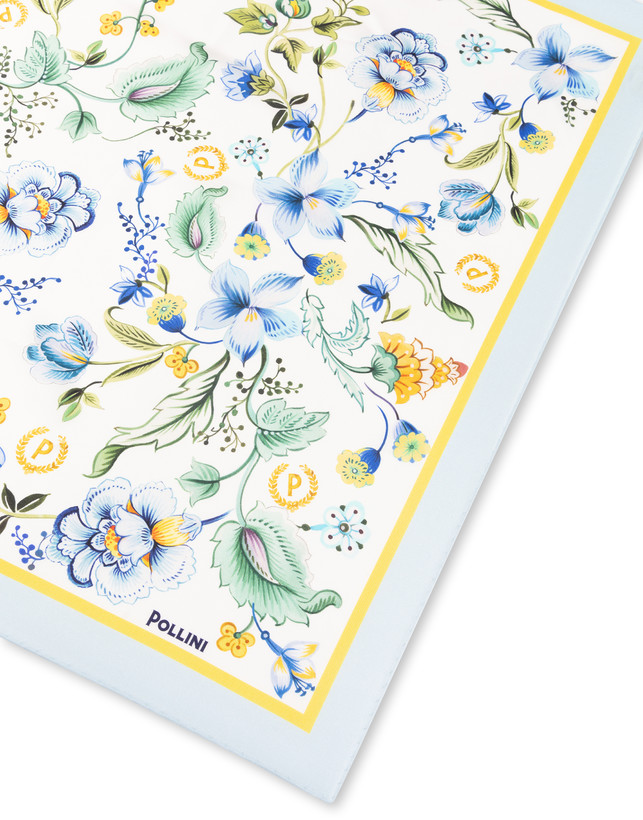 Foulard In Seta Con Stampa floreale su fondo bianco Photo 3