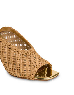 Mule Muse in Rafia Photo 4